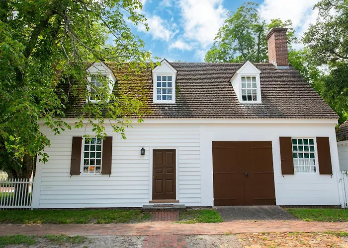 Colonial Houses, An Official Colonial Williamsburg Hotel