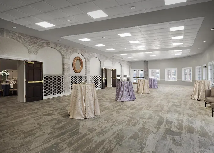 Virginia Crossings Hotel, Tapestry Collection By Hilton